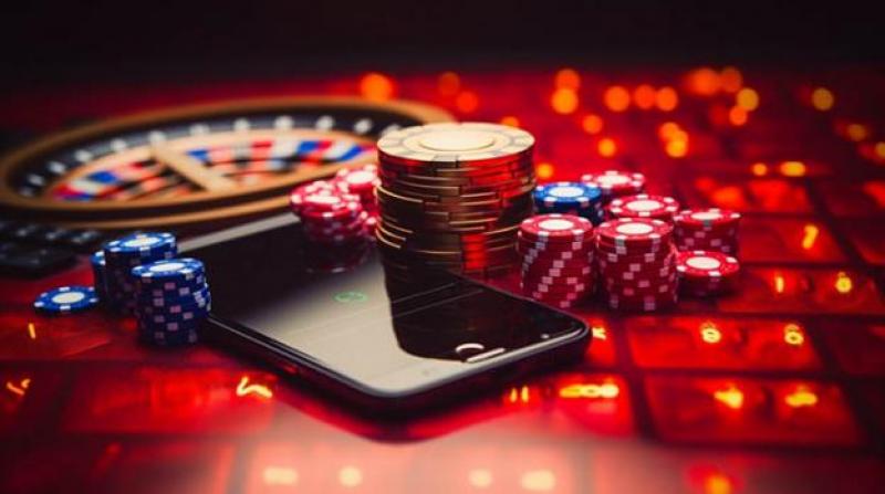 How Live Dealer Casinos Create a Seamless Online Gambling Experience